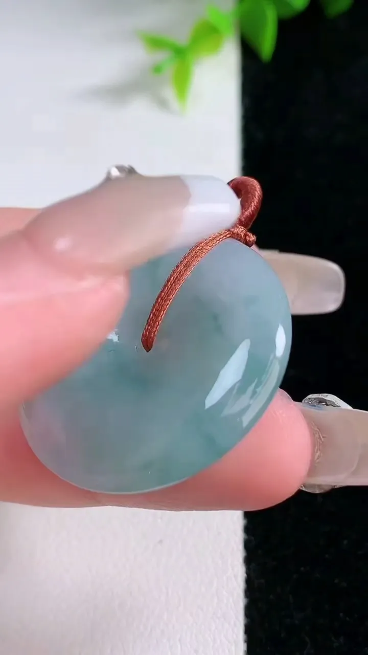 天然A货翡翠飘花平安扣吊坠，尺寸30.3-5.8，重量:11.53g
1月30日