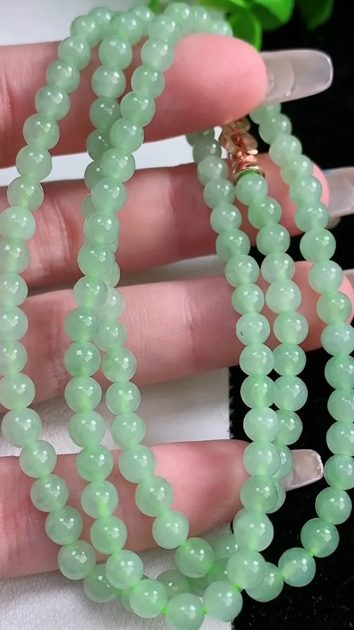 天然A货翡翠圆珠项链，尺寸4.8，重量:23.50g
1月30日