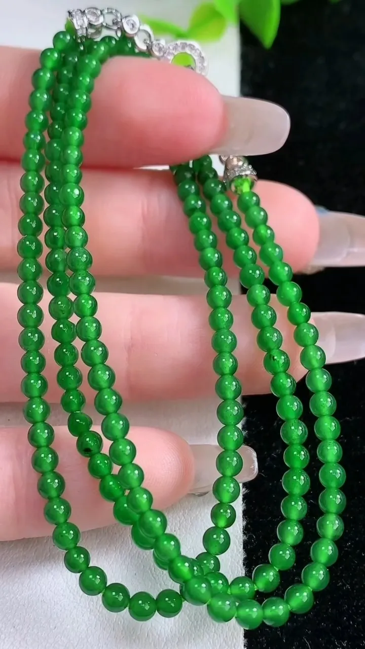天然A货翡翠小米珠项链，尺寸3.2，重量:9.94g1月30日
工厂直销收藏佳品,种好水足，色泽均匀，有种有色，上手高大气！