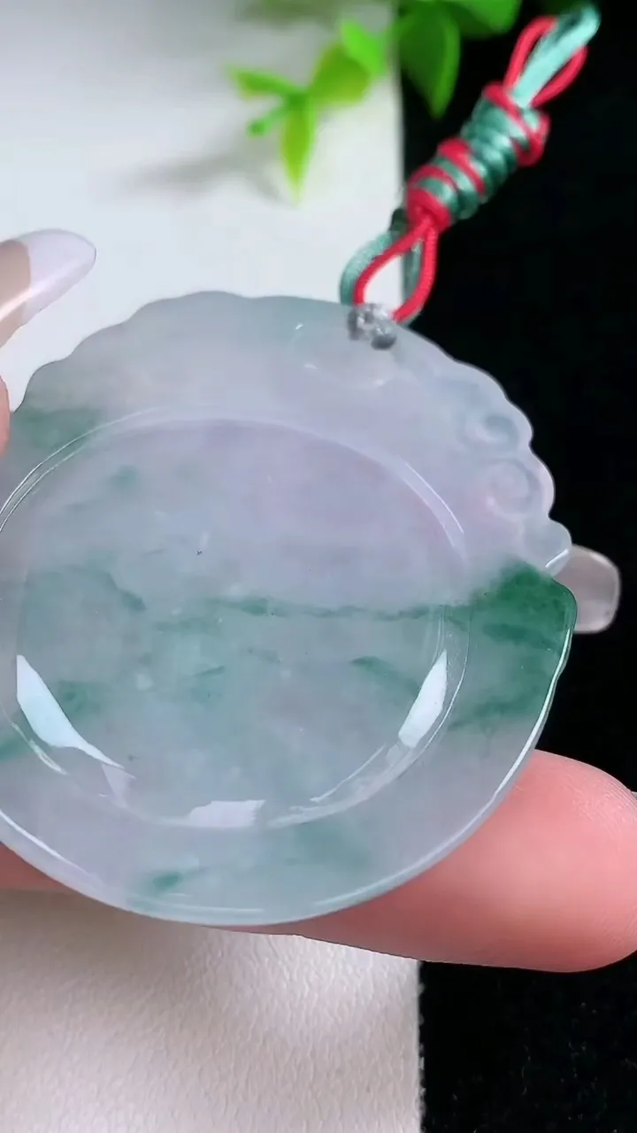 天然A货翡翠冰种飘花生肖猴吊坠，尺寸51.3-43-5.2，重量:22.66g
1月30日