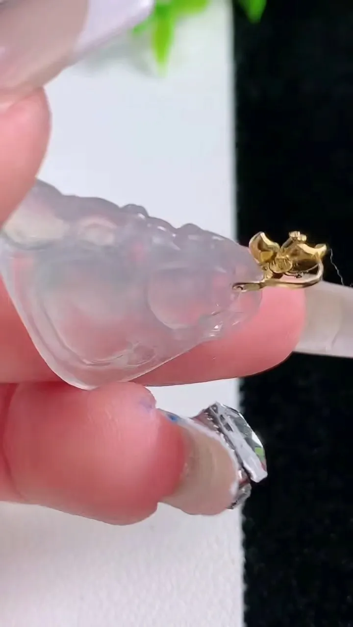 天然A货翡翠财神爷吊坠，尺寸21-24.2-5，重量:3.79g
1月30日