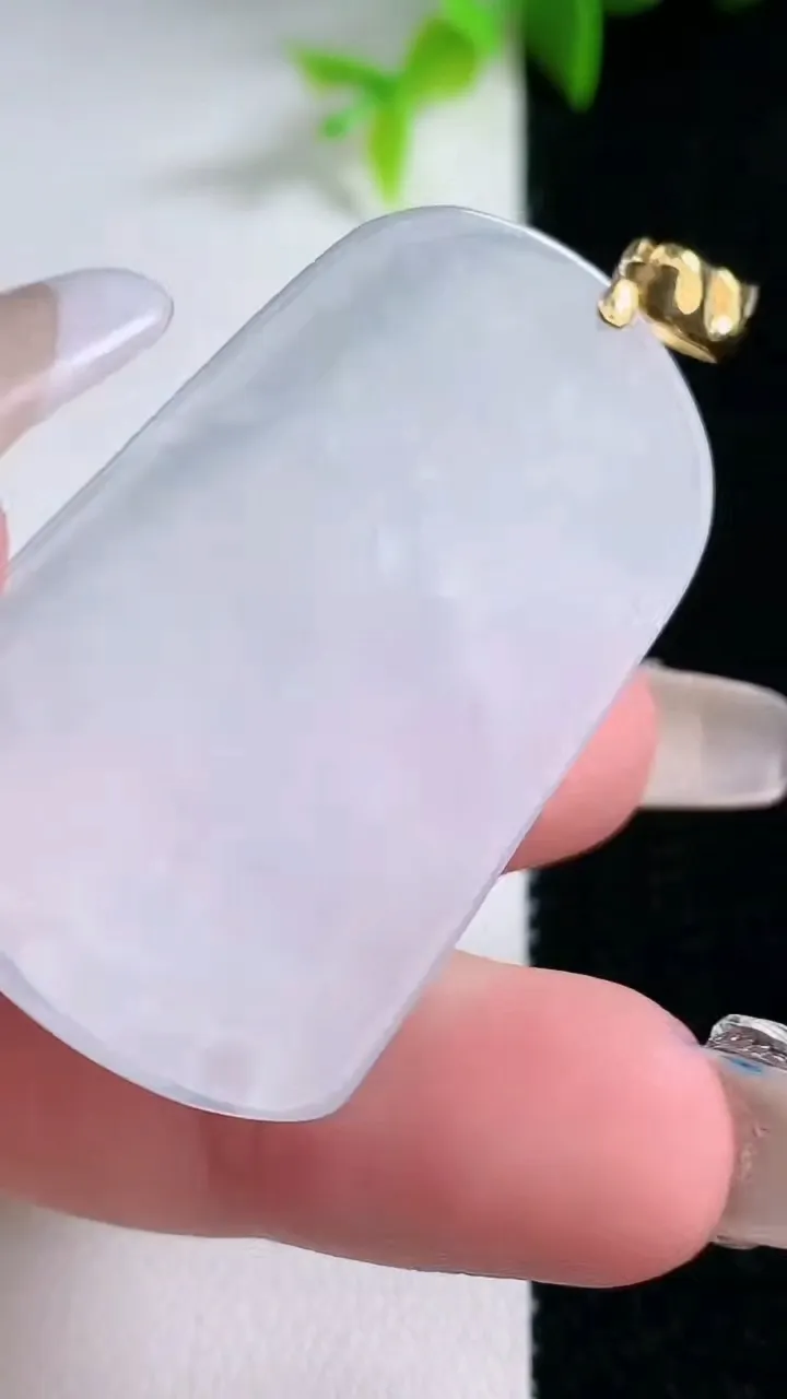 天然A货翡翠种白冰熊猫吊坠，尺寸43.2-26.4-5，重量:13.10g
1月30日