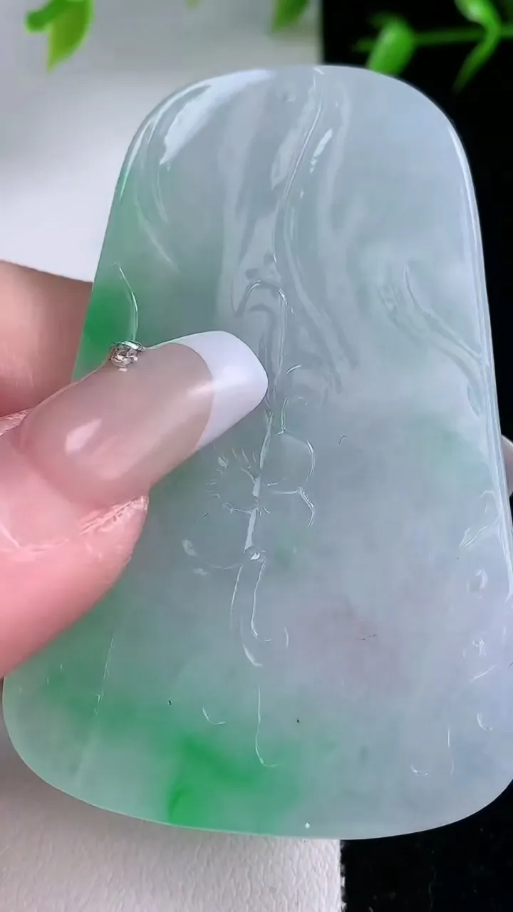 天然A货翡翠虚空藏菩萨吊坠，尺寸61.7-40.4-6，重量:33.21g
1月30日