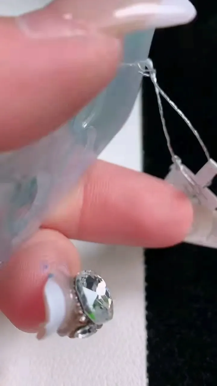 天然A货翡翠冰种飘花逍遥佛吊坠，尺寸54-34.4-4.5，重量:22.68g
1月30日