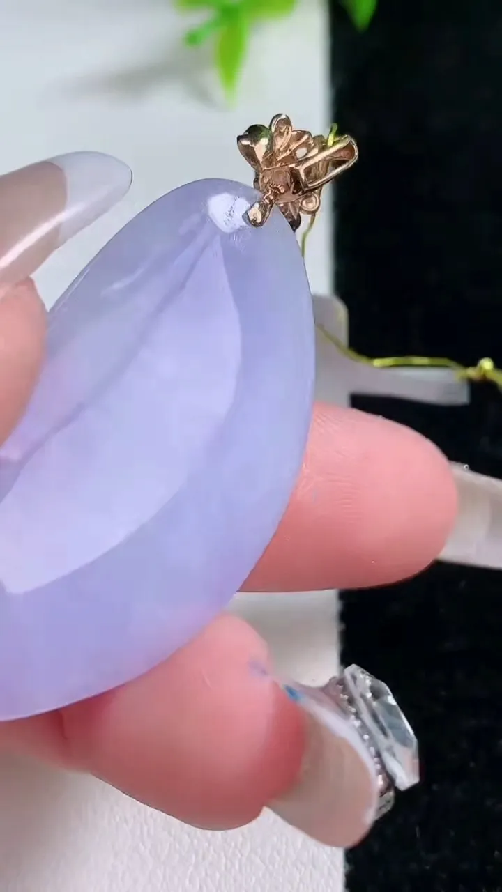 天然A货翡翠18K金紫罗兰福瓜吊坠，尺寸38-21.2-9，重量:13.44g
1月30日