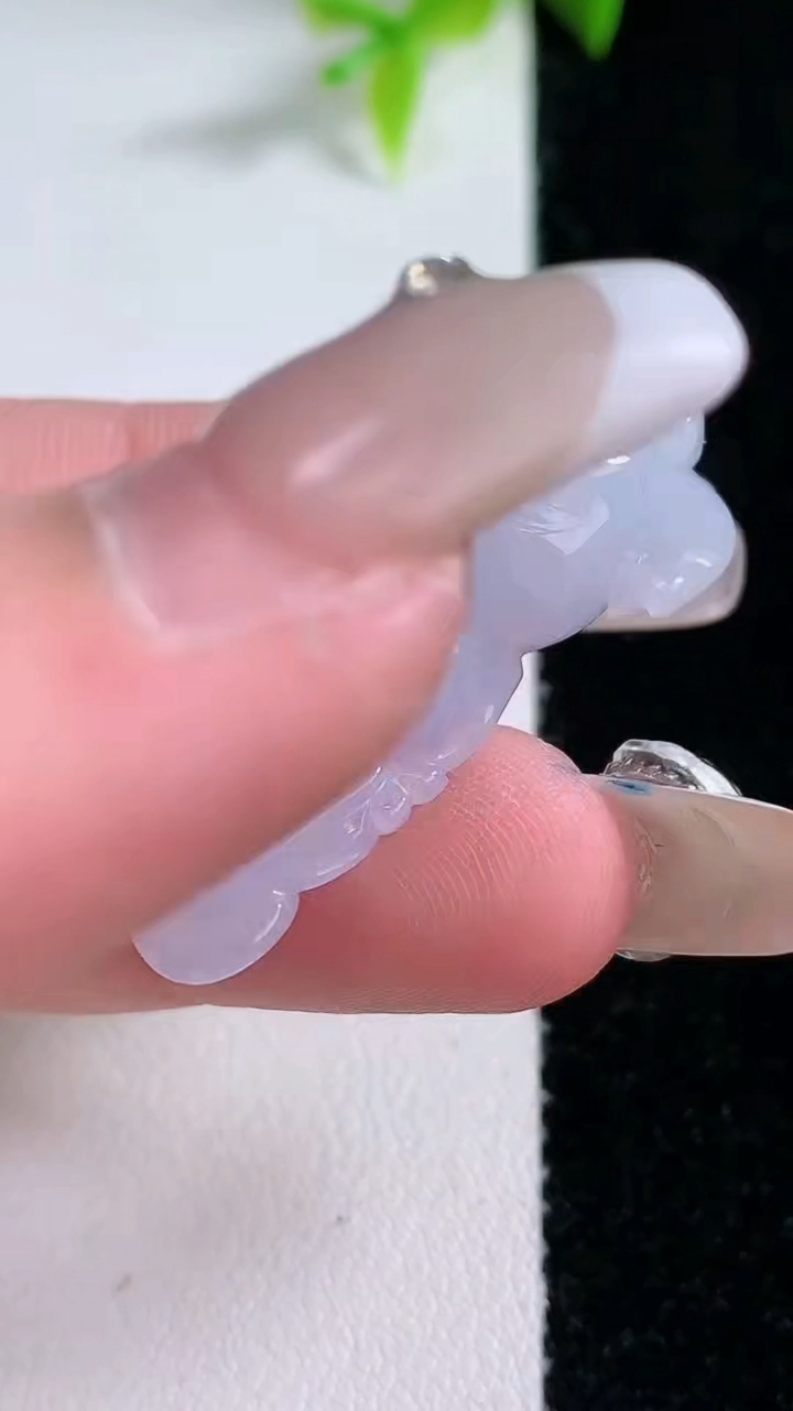 天然A货翡翠春带彩紫罗兰貔貅吊坠，尺寸35.5-15-17，重量:22.49g
1月30日