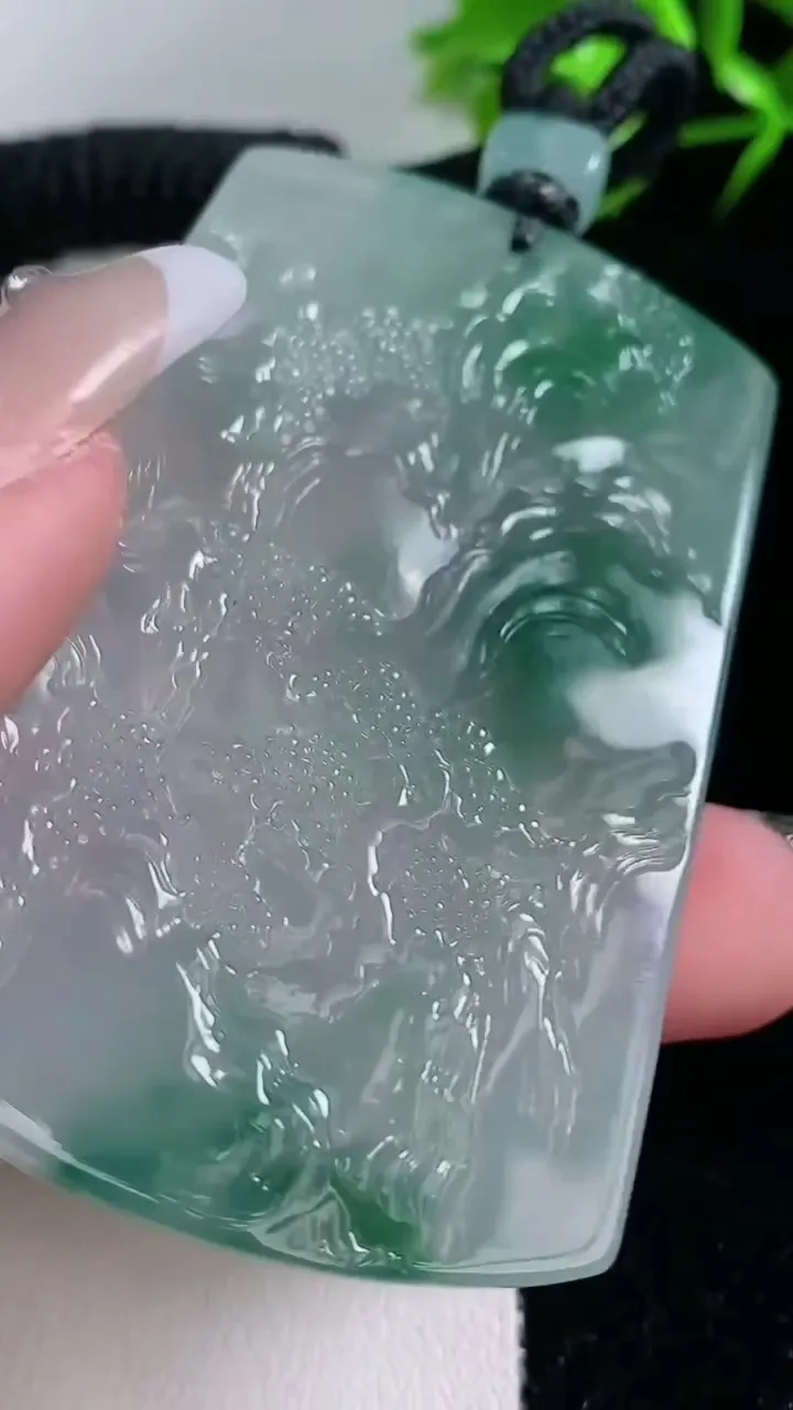 天然A货翡翠种飘花山水牌吊坠，尺寸65.7-42.2-5，重量:42.76g
1月30日