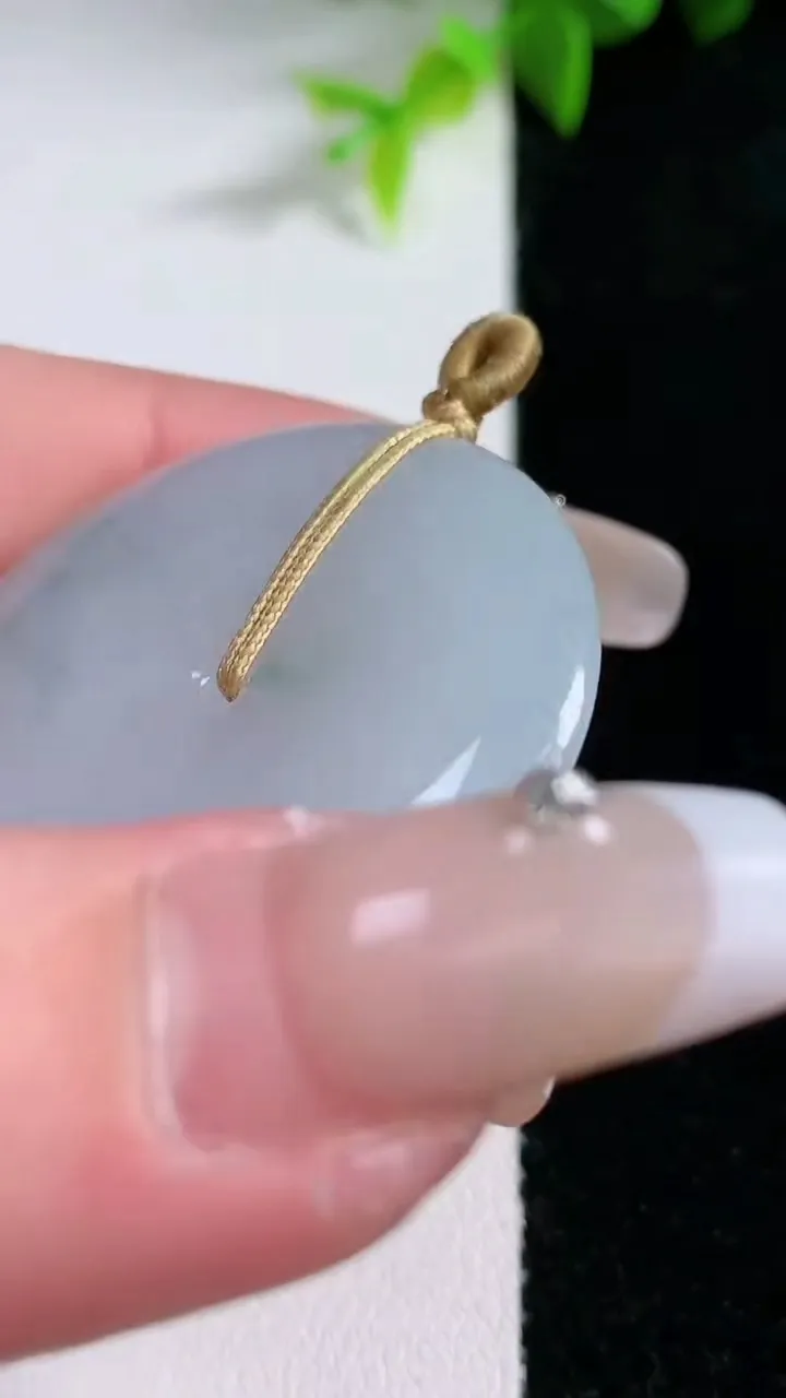 天然A货翡翠飘花平安扣吊坠，尺寸37.2-5.4，重量:17.09g
1月30日