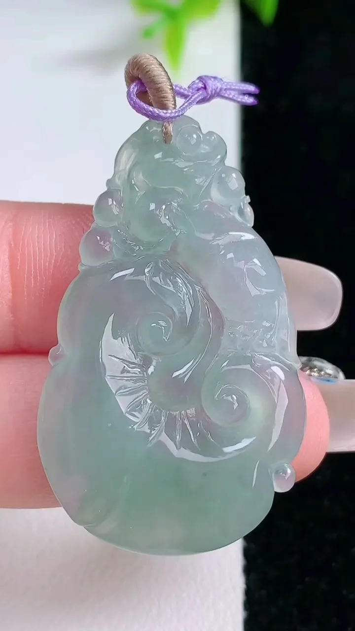 天然A货翡翠如意吊坠，尺寸41-25-3.8，重量:7.54g
1月30日