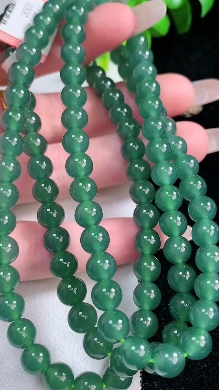 天然A货翡翠圆珠项链，尺寸6.8-108颗，重量:59.89g
1月30日