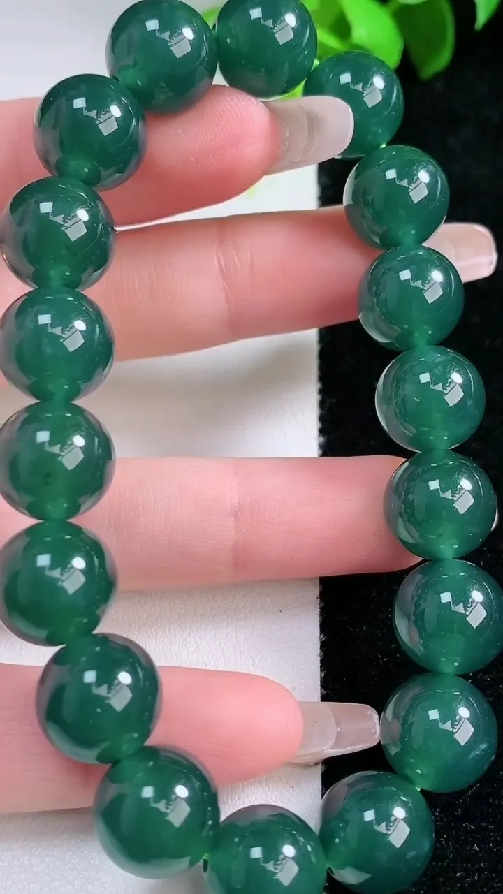 天然A货翡翠圆珠手串，尺寸11.6-18颗，重量:51.17g1月30日
工厂直销收藏佳品,种好水足