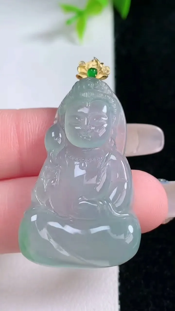 天然A货翡翠大势至菩萨吊坠，尺寸38.8-23.5-5，重量:9.15g
1月30日