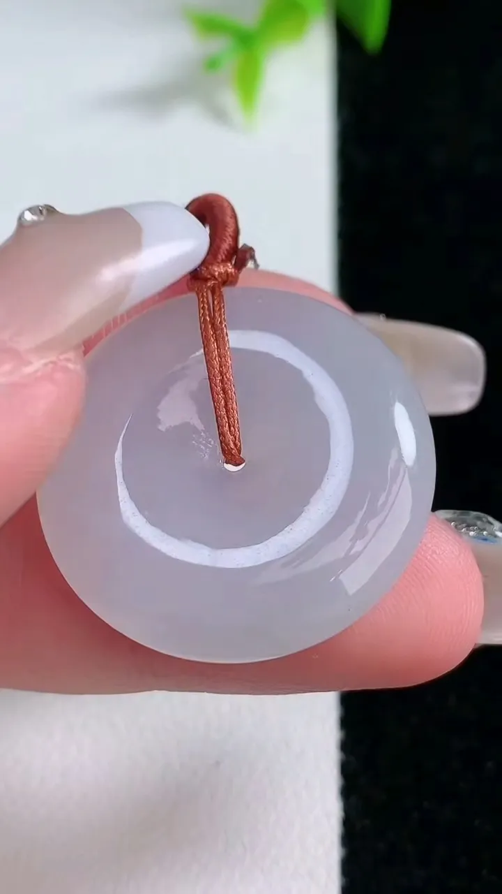 天然A货翡翠平安扣吊坠，尺寸27.3-5.4，重量:8.63g
1月30日