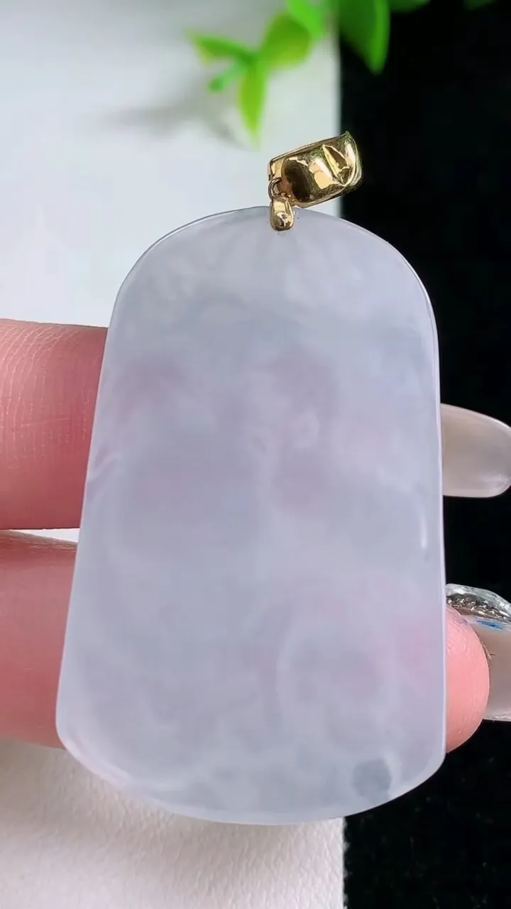 天然A货翡翠种白冰熊猫吊坠，尺寸43.2-26.4-5，重量:13.10g
1月30日