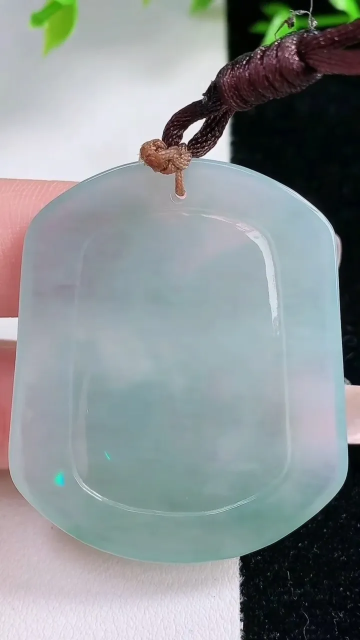 天然A货翡翠凤凰吊坠，尺寸46.8-39.2-5.2，重量:20.60g
1月30日