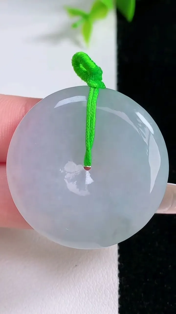 天然A货翡翠平安扣吊坠，尺寸35-5.5，重量:15.68g
1月30日