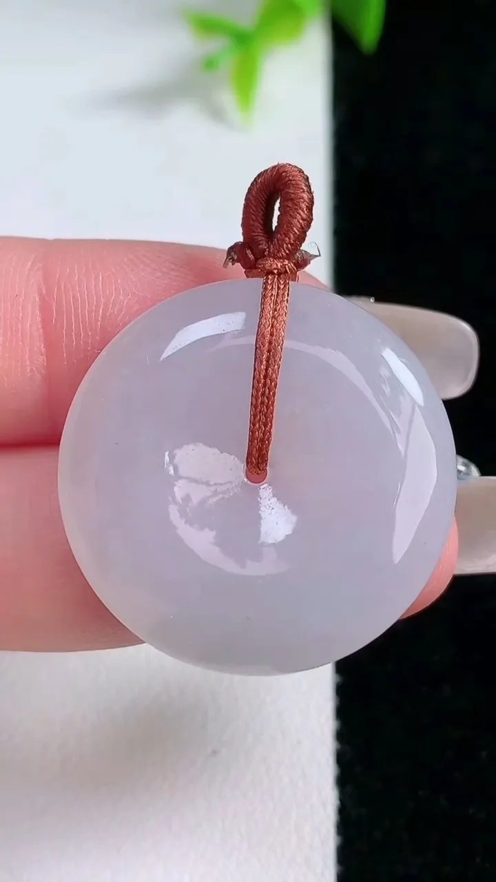 天然A货翡翠平安扣吊坠，尺寸27.3-5.4，重量:8.63g
1月30日