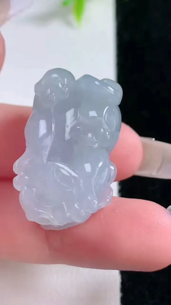 天然A货翡翠紫罗兰貔貅吊坠，尺寸29.5-17.4-11.8，重量:12.20g
1月30日