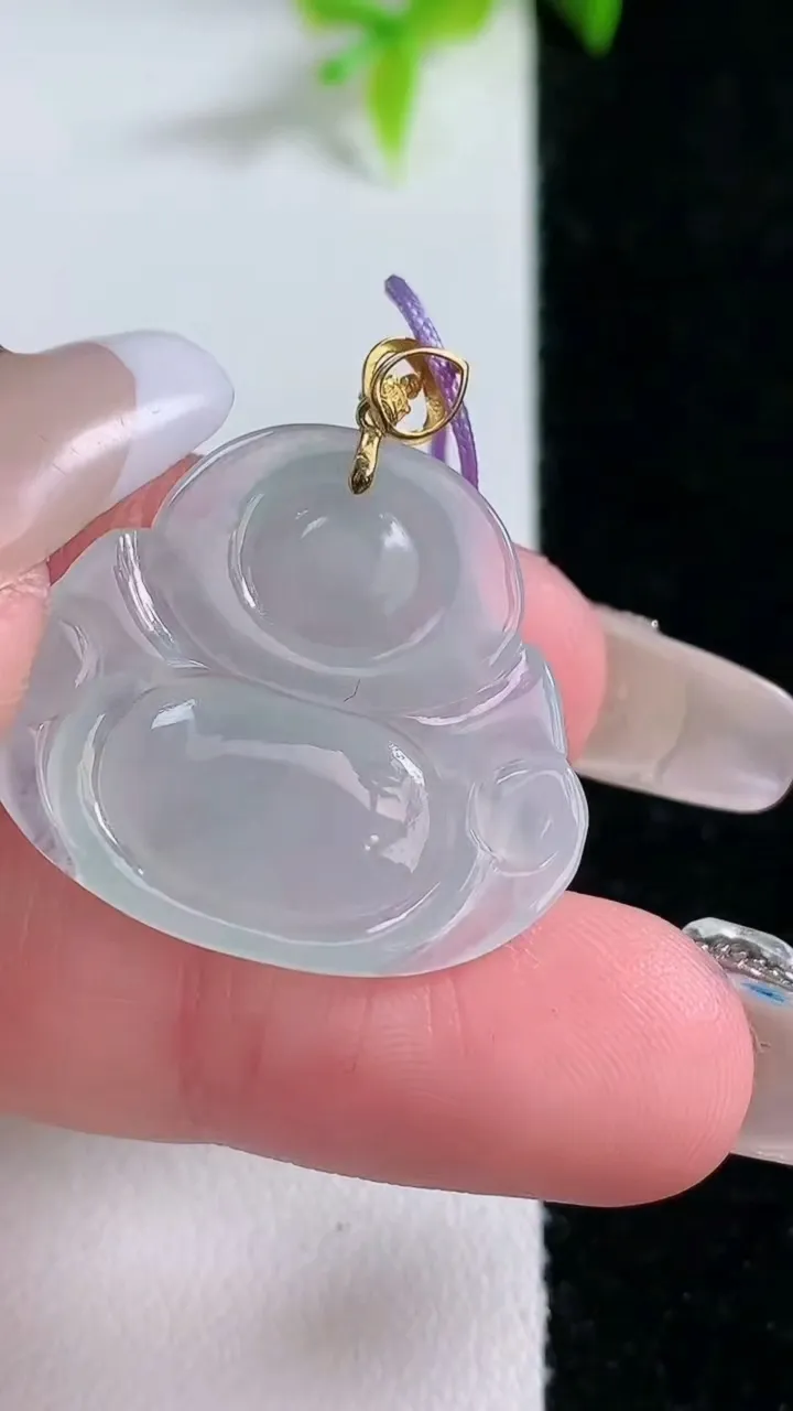 天然A货翡翠种白冰佛公吊坠，尺寸23.4-26.8-4.4，重量:4.24g
1月30日