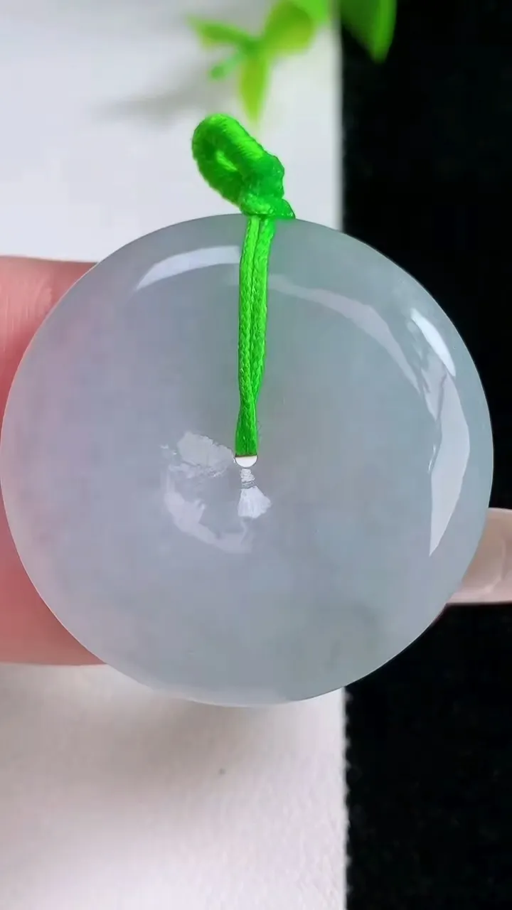 天然A货翡翠平安扣吊坠，尺寸35-5.5，重量:15.68g
1月30日