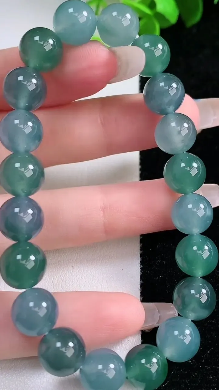 天然A货翡翠圆珠手串，尺寸9.8-20颗，重量:32.57g1月30日
工厂直销收藏佳品,种好水足，