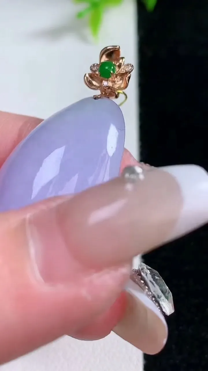 天然A货翡翠18K金紫罗兰福瓜吊坠，尺寸38-21.2-9，重量:13.44g
1月30日