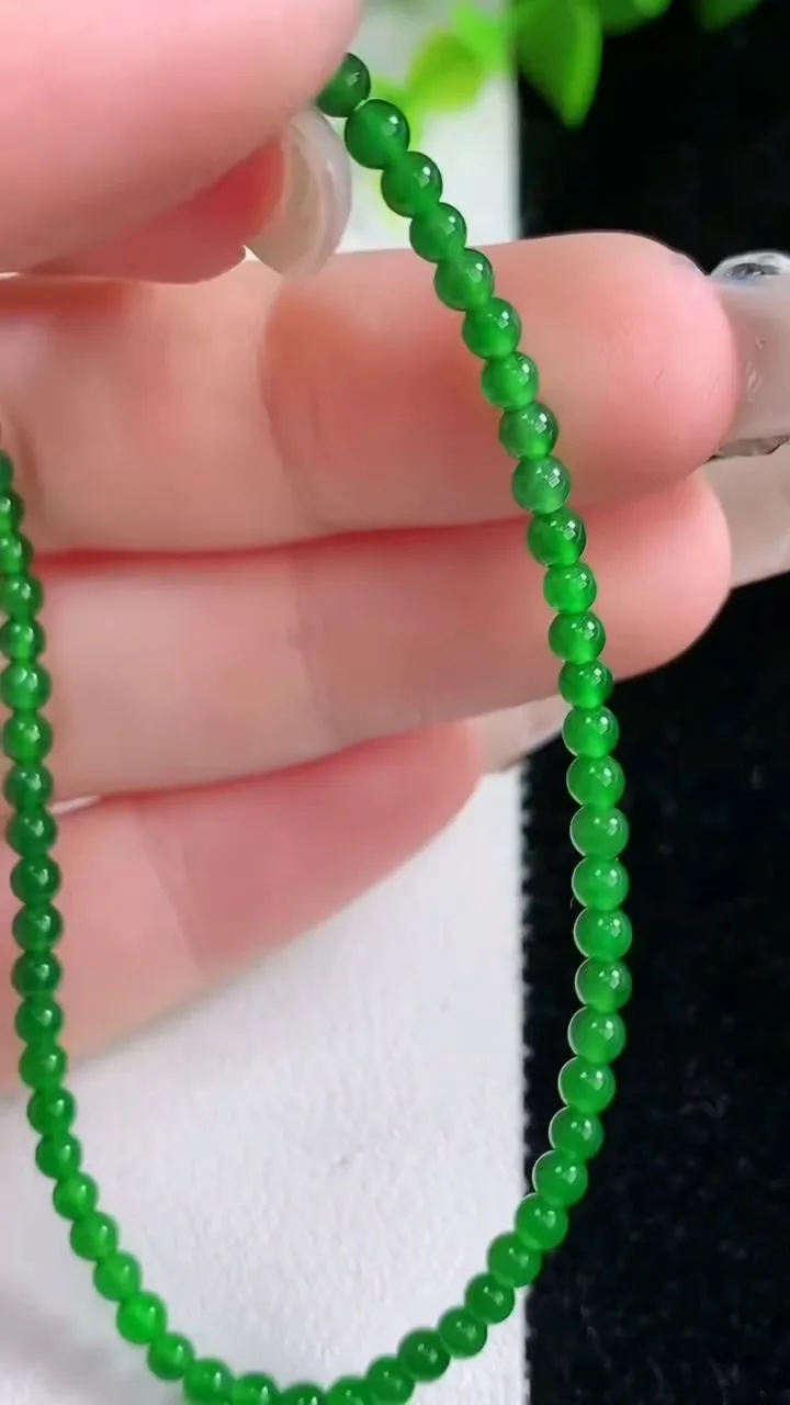 天然A货翡翠小米珠手串，尺寸3，重量:3.27g1月30日
工厂直销收藏佳品,种好水足，色泽均匀，有种有色，上手高大气！