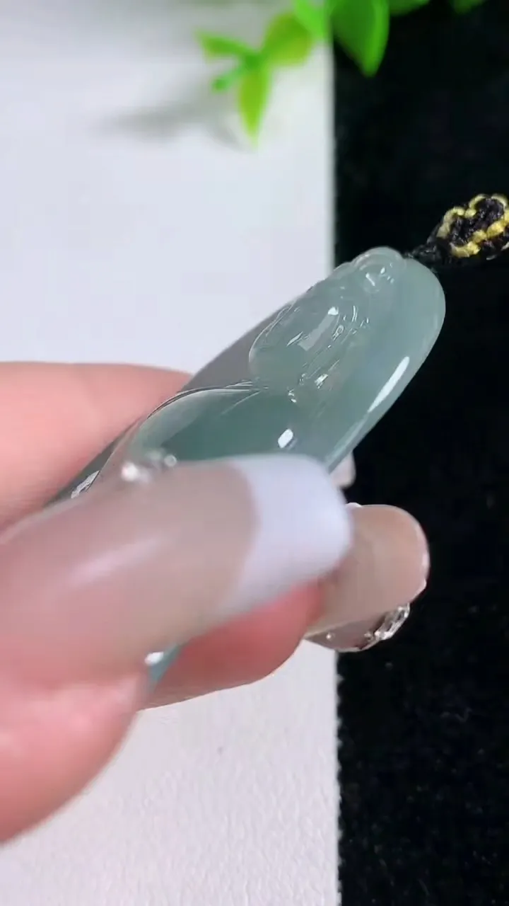 天然A货翡翠观音菩萨吊坠，尺寸53.6-31-5.4，重量:15.64g
1月30日