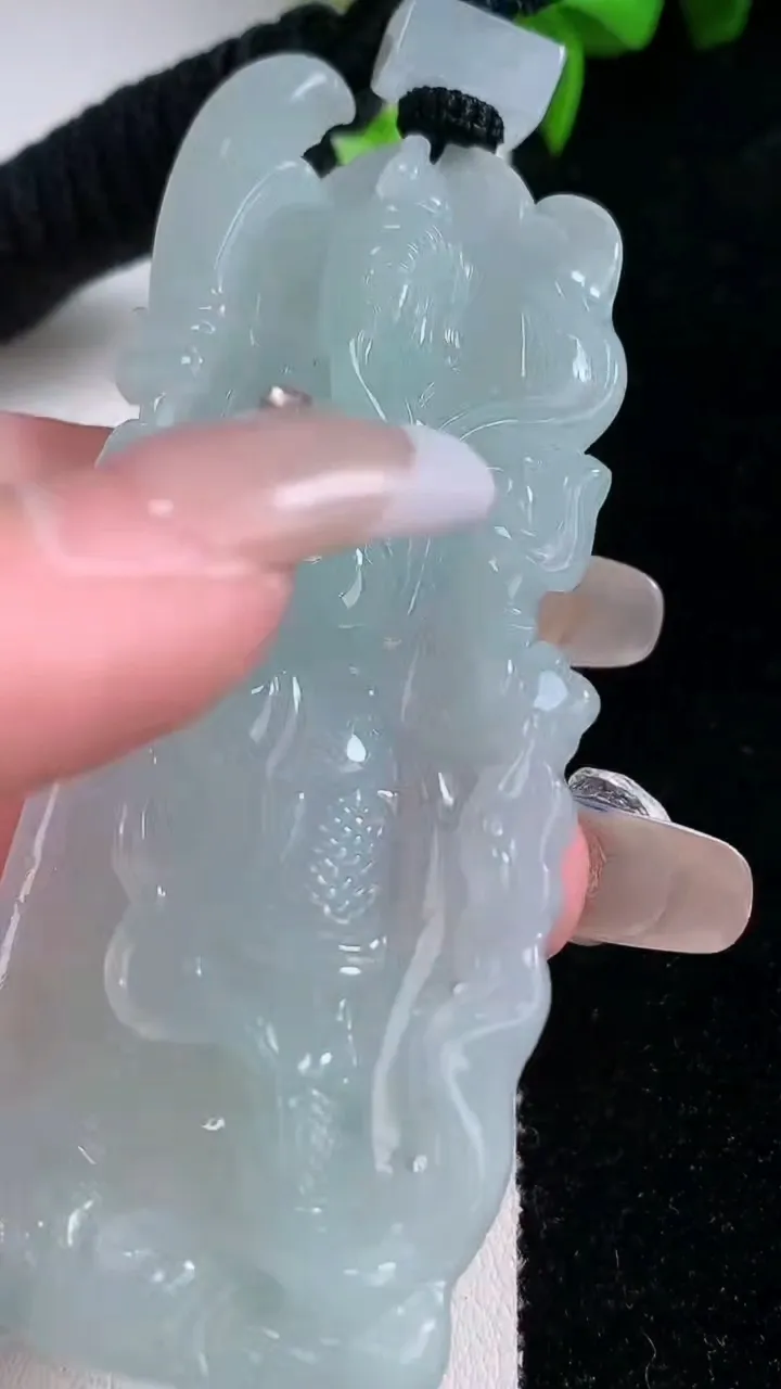 天然A货翡翠关公吊坠，尺寸70.8-30.8-8.6，重量:42.99g
1月30日