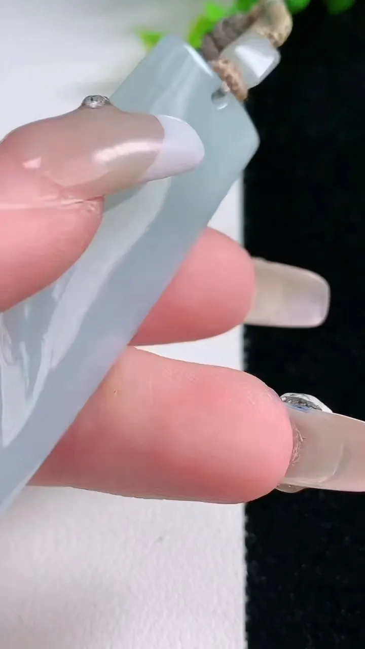 天然A货翡翠无相观音吊坠，尺寸57-17.5-6.8，重量:15.53g
1月30日