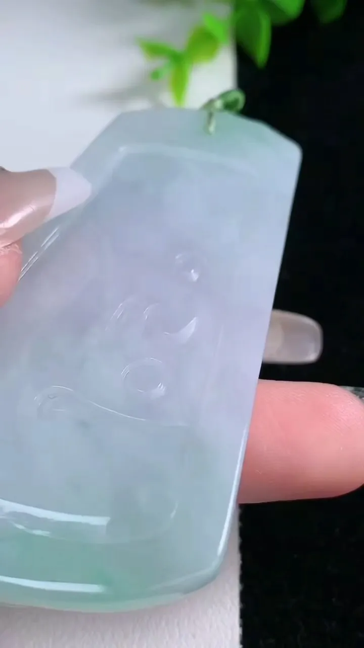 天然A货翡翠普贤菩萨吊坠，尺寸74.5-40.3-6.3，重量:39.90g
1月30日