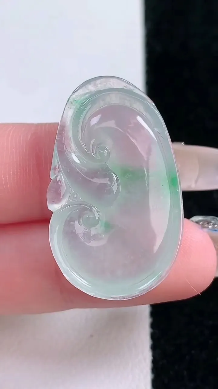 天然A货翡翠如意吊坠，尺寸32.7-19.5-6，重量:7.06g
1月30日