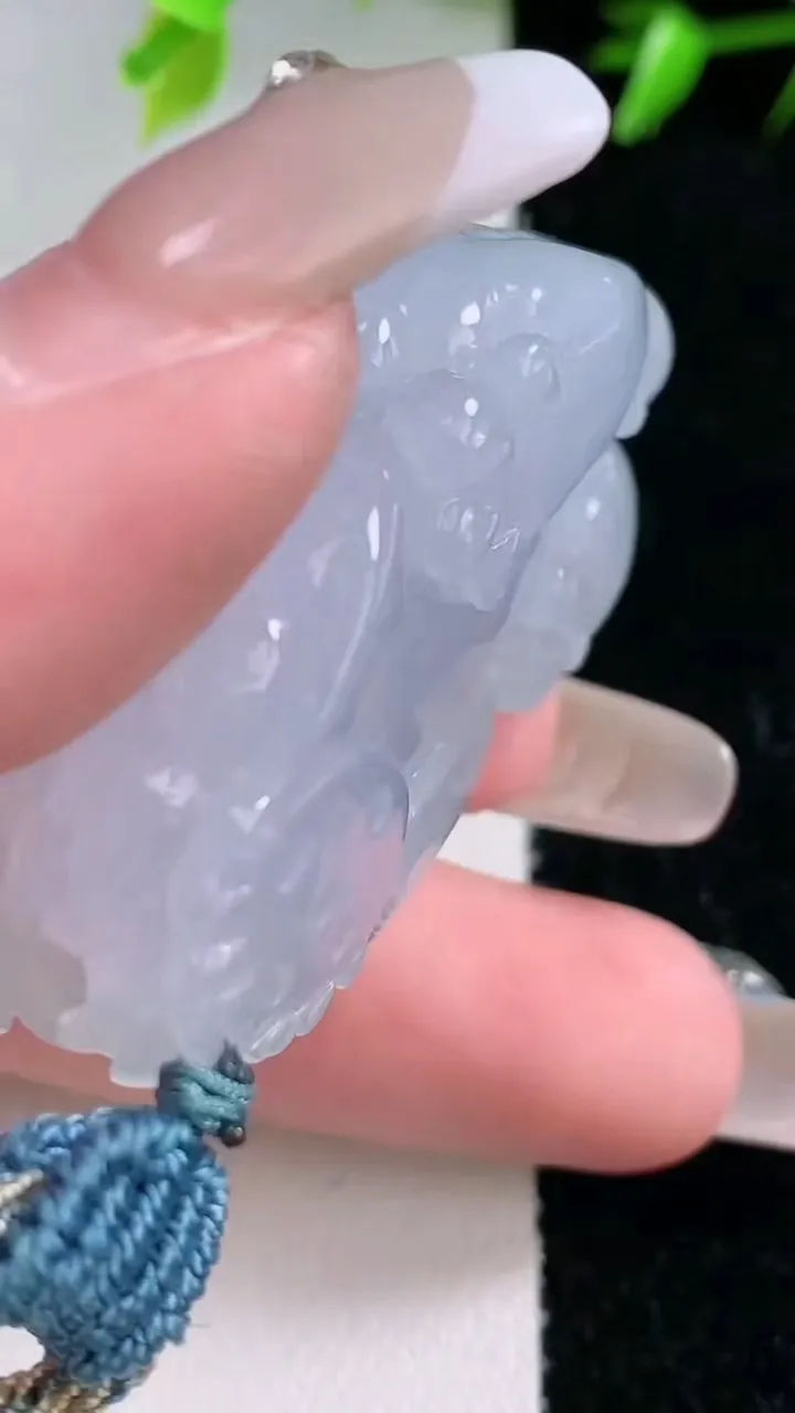 天然A货翡翠貔貅吊坠，尺寸46.5-24.6-15.2，重量:39.48g
1月30日