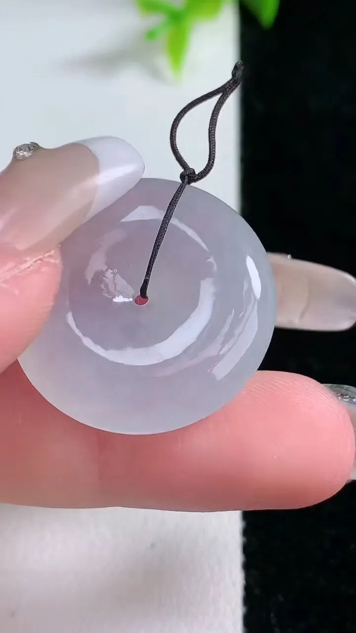 天然A货翡翠平安扣吊坠，尺寸26-5.4，重量:7.88g
1月30日