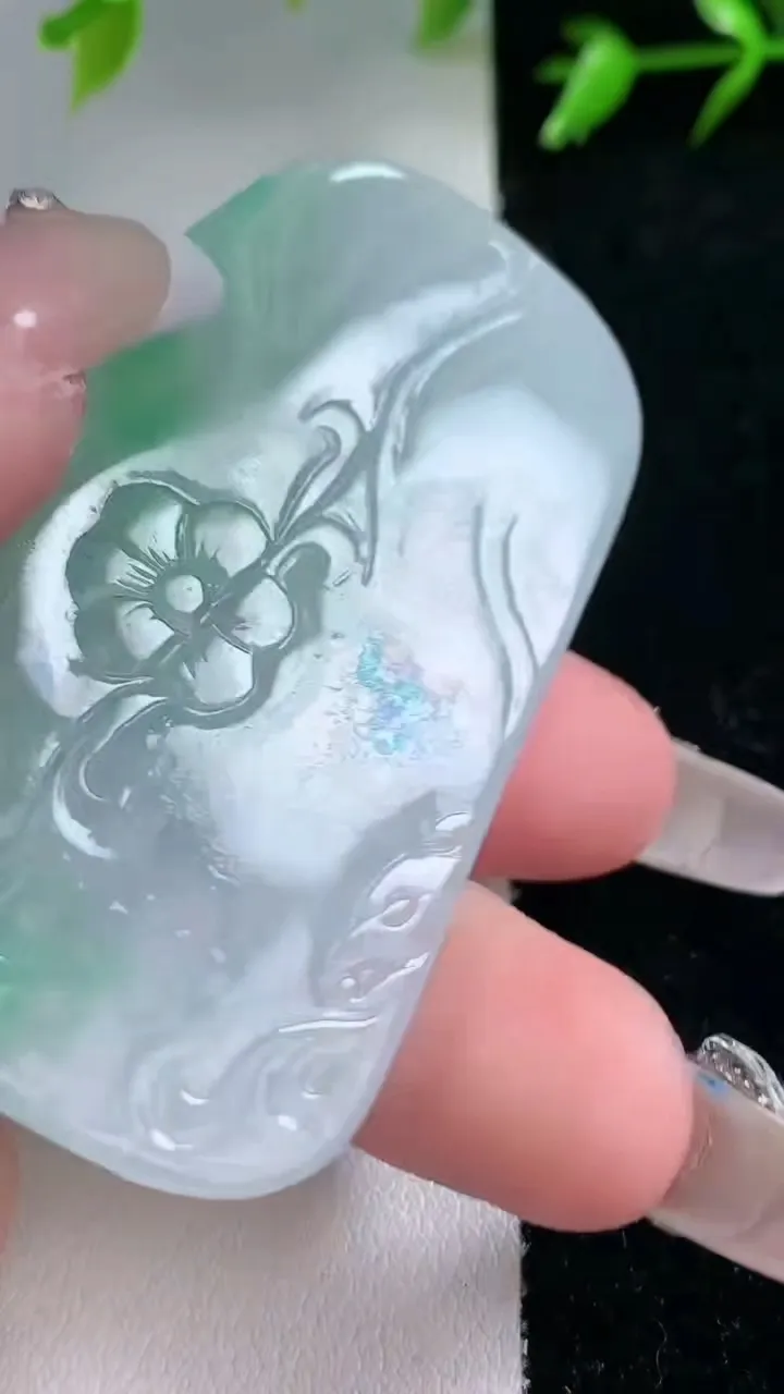 天然A货翡翠虚空藏菩萨吊坠，尺寸61.7-40.4-6，重量:33.21g
1月30日