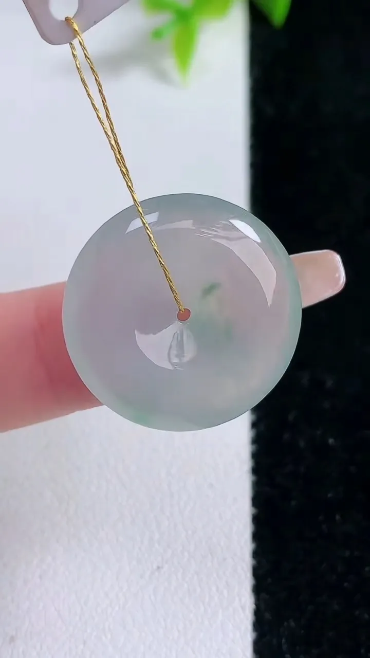 天然A货翡翠飘花平安扣吊坠，尺寸22-5，重量:5.07g
1月30日