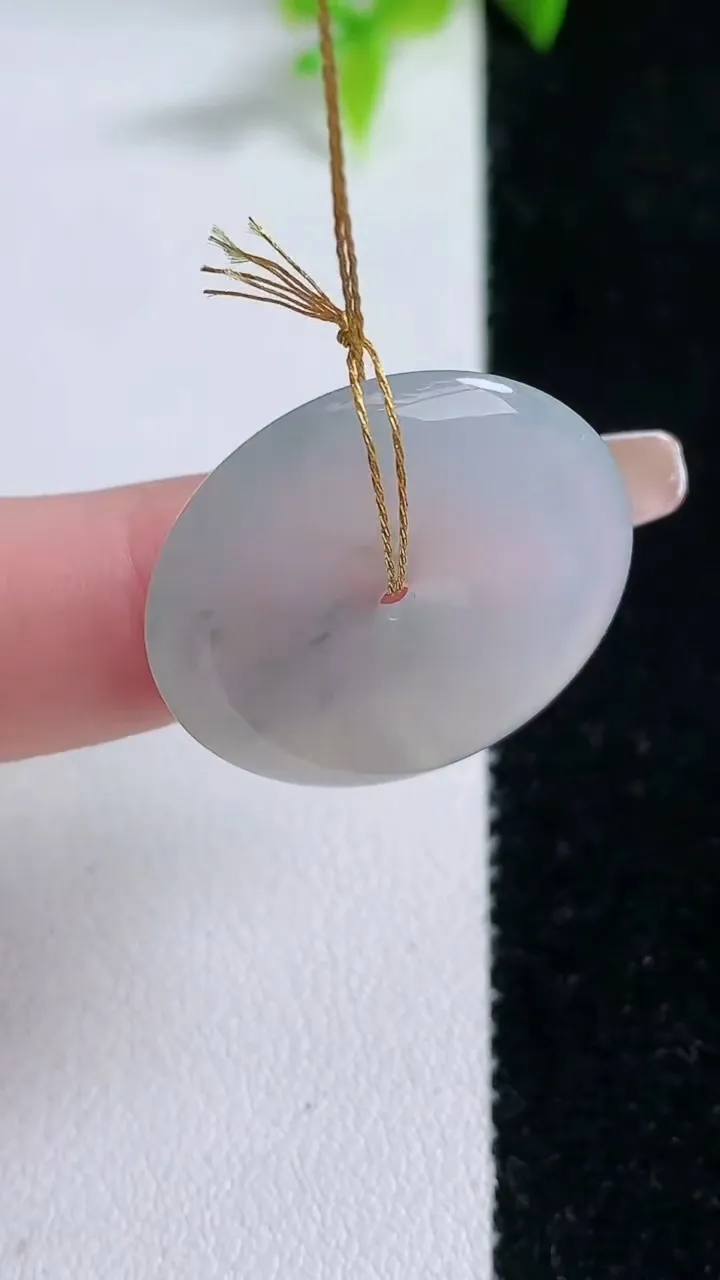 天然A货翡翠飘花平安扣吊坠，尺寸25.3-4，重量:6.32g
1月30日