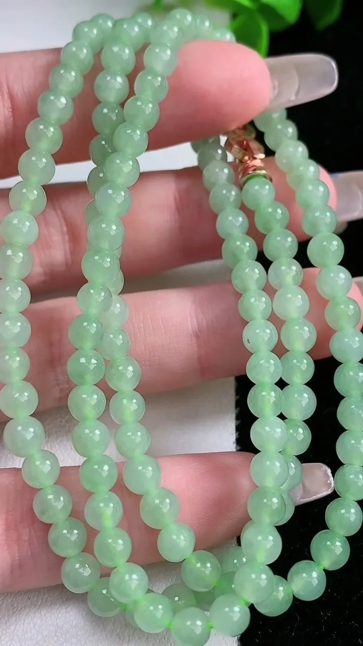 天然A货翡翠圆珠项链，尺寸4.8，重量:23.50g
1月30日