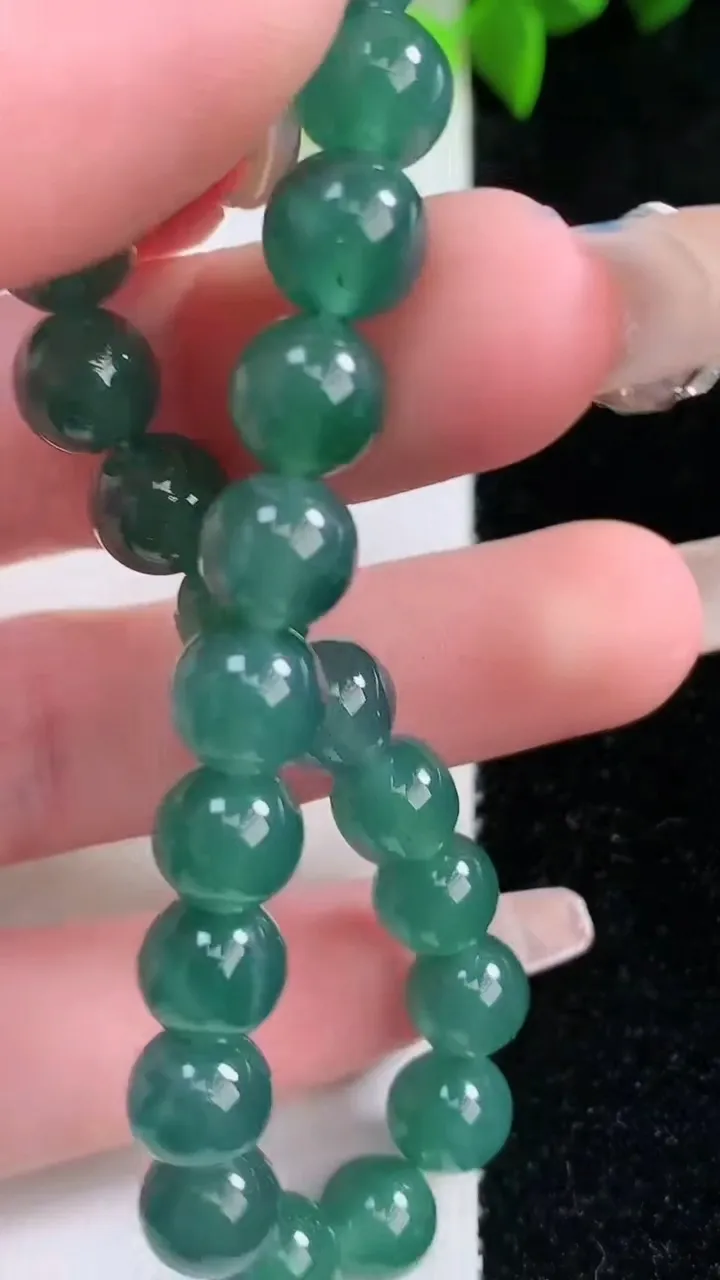 天然A货翡翠圆珠手串，尺寸7.6-24颗，重量:19.13g1月30日
工厂直销收藏佳品,种好水足，色泽均匀，有种有色，上手高大气！