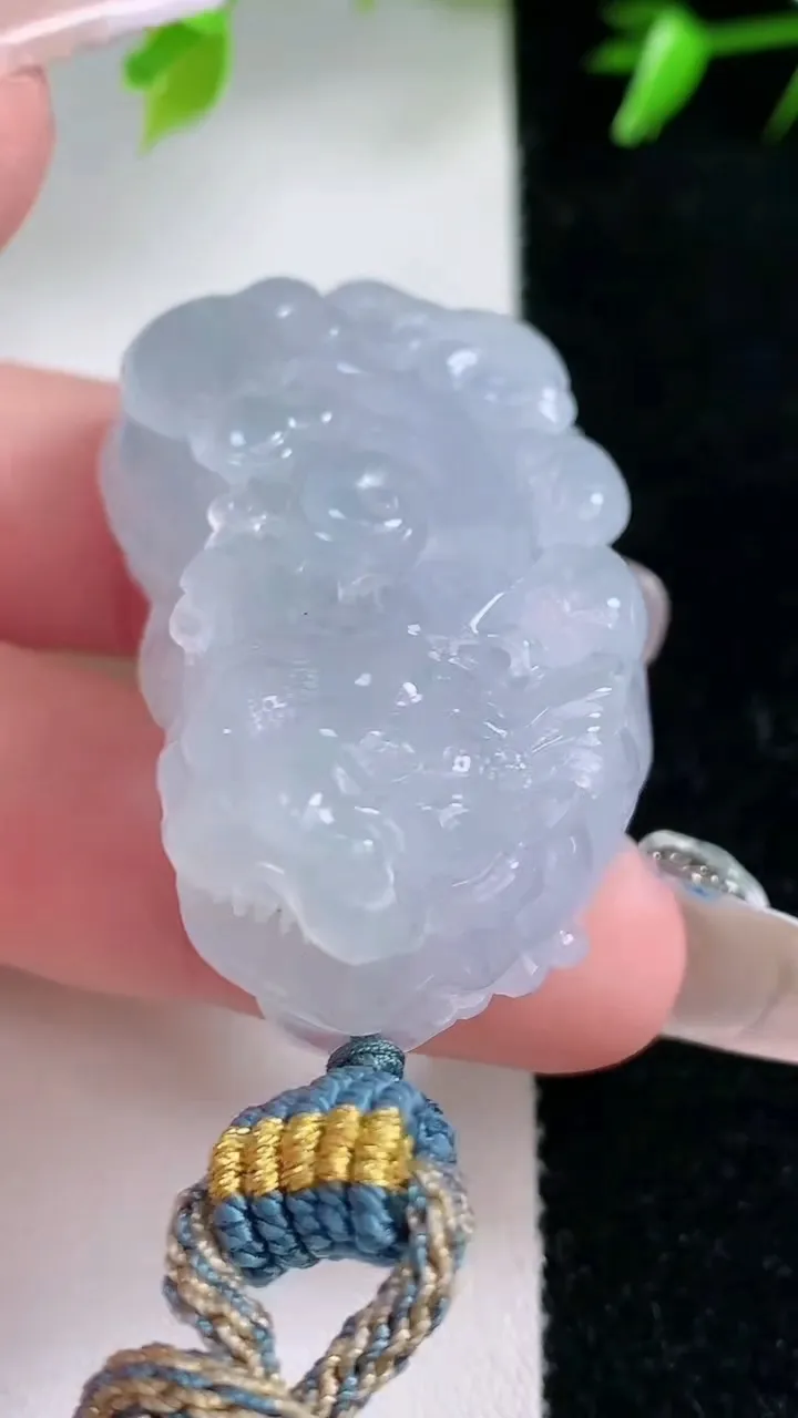 天然A货翡翠貔貅吊坠，尺寸46.5-24.6-15.2，重量:39.48g
1月30日