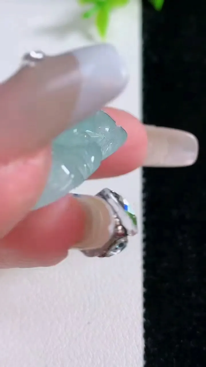 天然A货翡翠佛公吊坠，尺寸28-32.2-6，重量:8.52g
1月30日