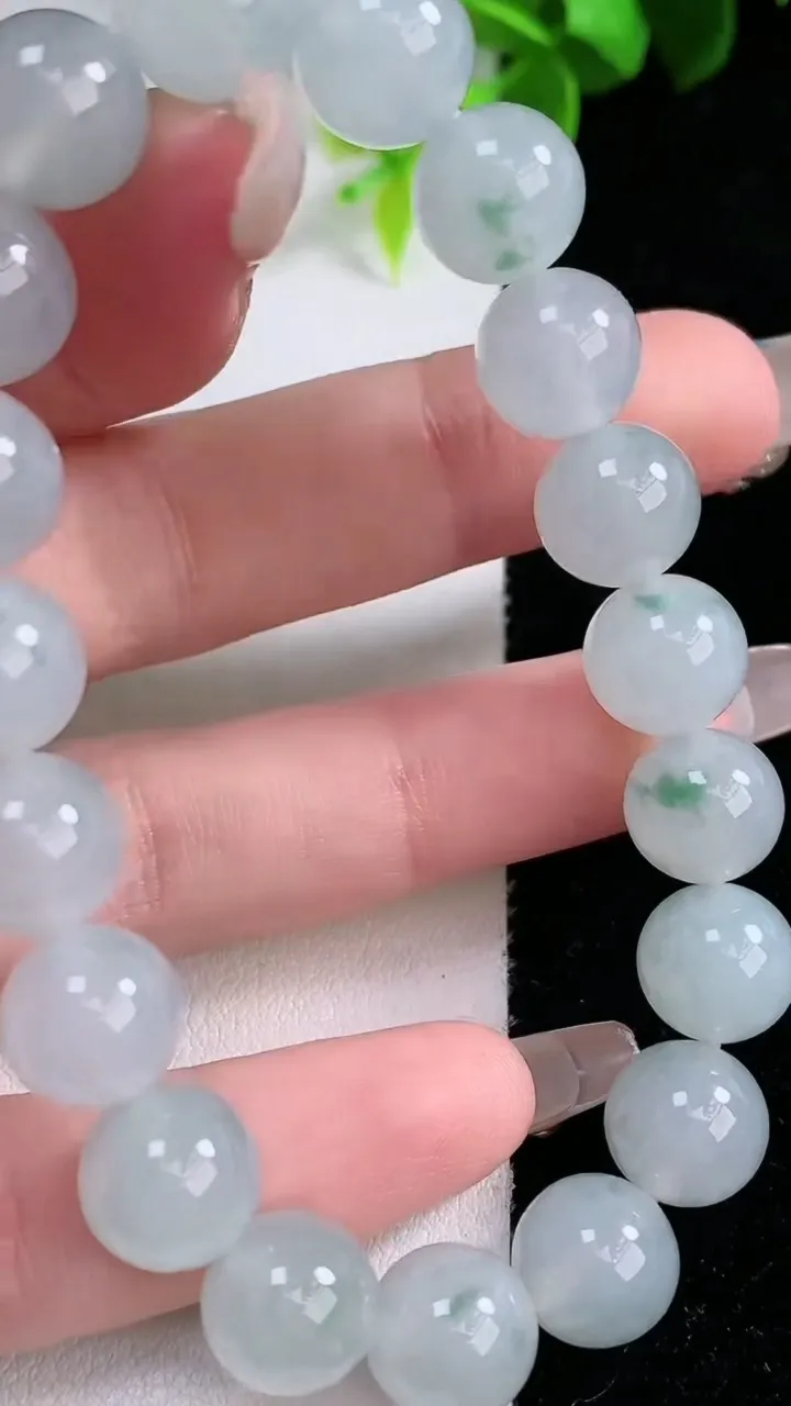 天然A货翡翠飘花圆珠手串，尺寸10-19颗，重量:34.67g1月30日
工厂直销收藏佳品,种好水足