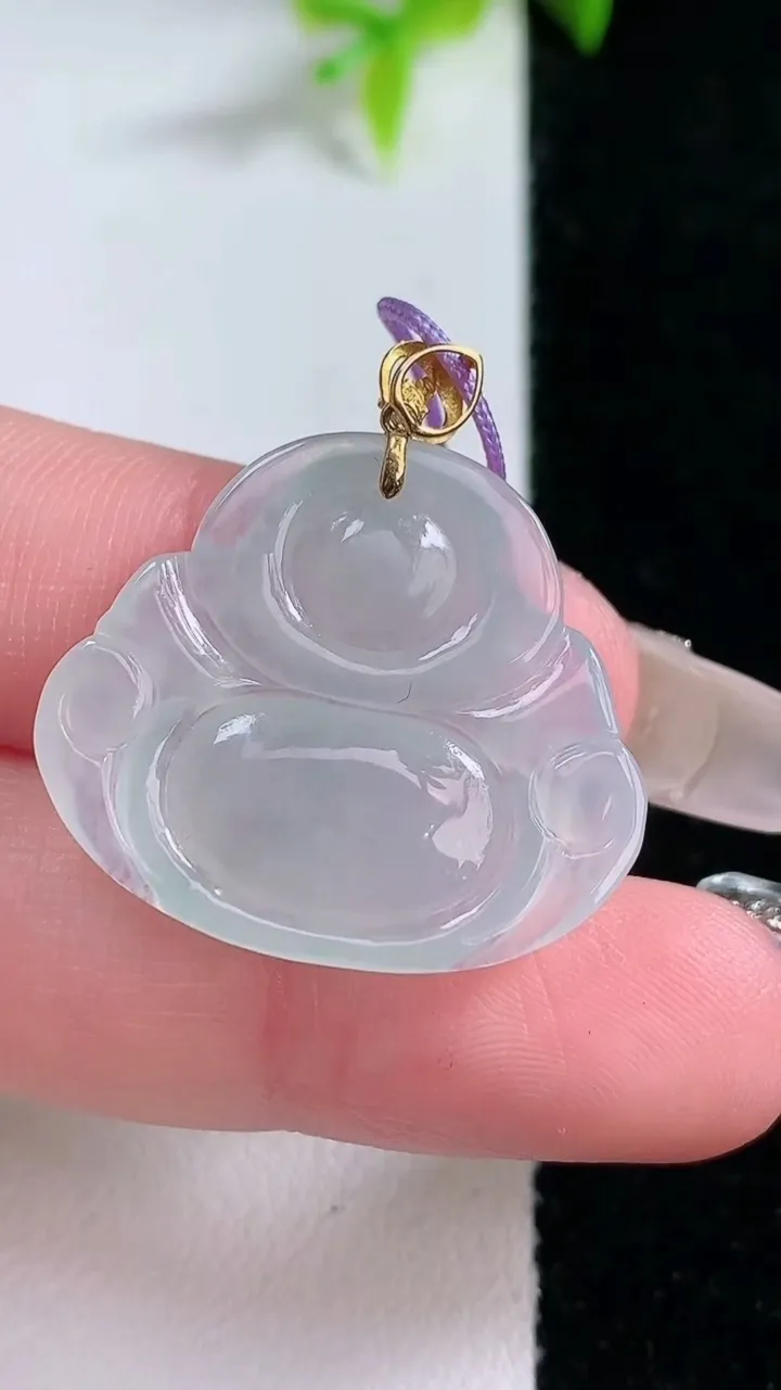 天然A货翡翠种白冰佛公吊坠，尺寸23.4-26.8-4.4，重量:4.24g
1月30日