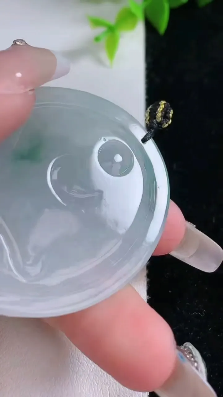 天然A货翡翠飘花阿弥陀佛吊坠，尺寸50.3-43-5.2，重量:22.20g
1月30日