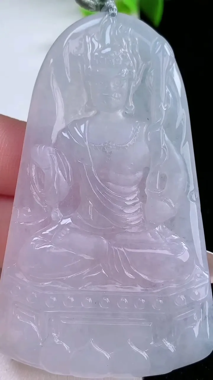 天然A货翡翠不动明王吊坠，尺寸69.8-42.2-4.7，重量:29.96g
1月30日