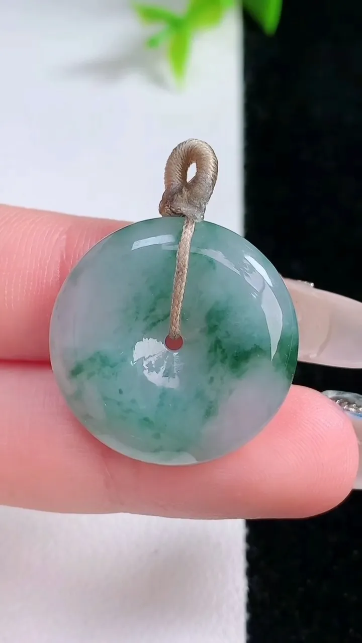 天然A货翡翠飘花平安扣吊坠，尺寸23.4-5，重量:5.72g
1月30日