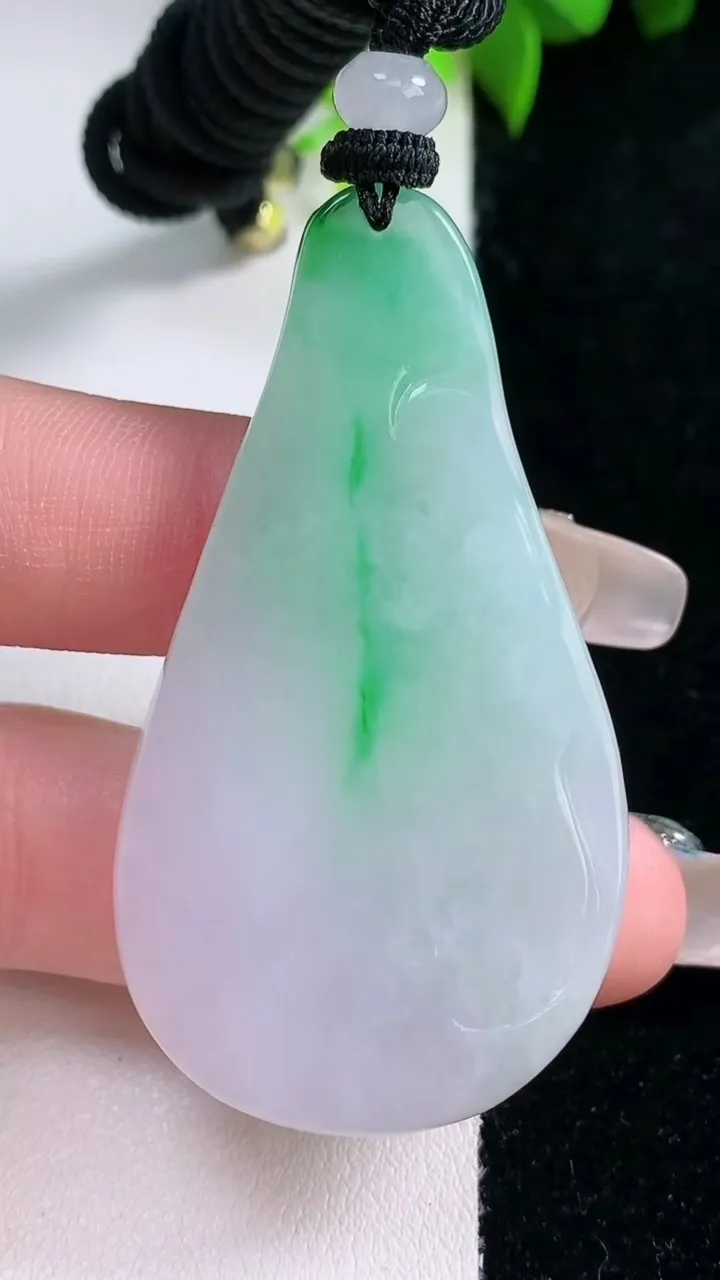 天然A货翡翠逍遥佛吊坠，尺寸56-30-6.4，重量:26.39g
1月30日