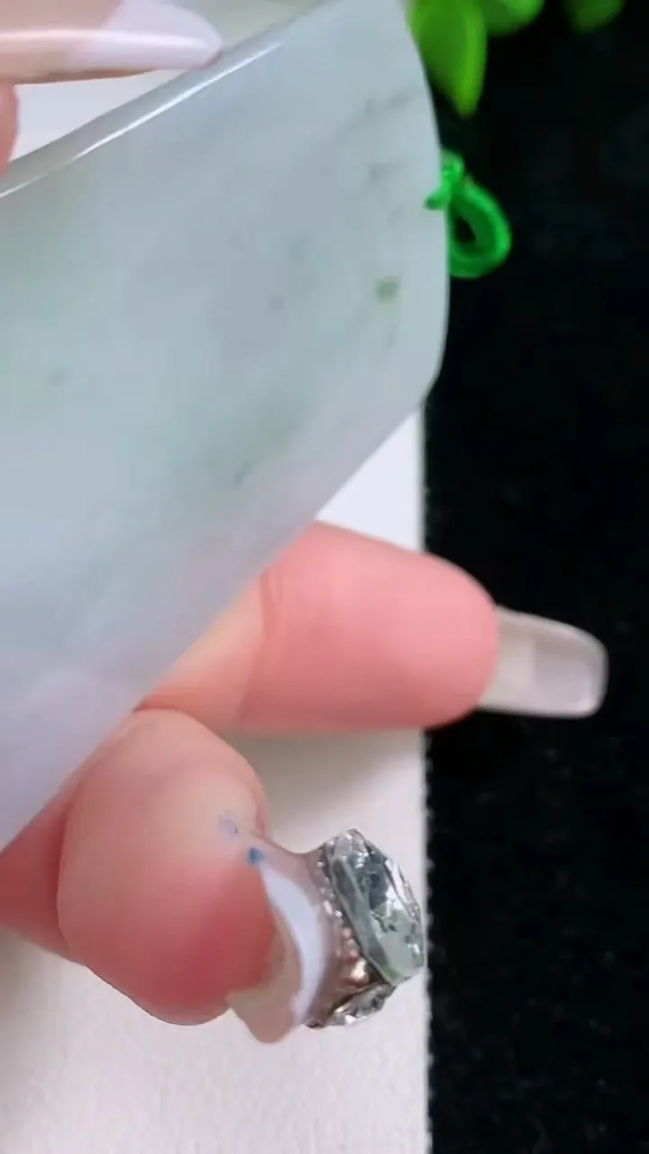 天然A货翡翠飘花祥龙阿弥陀佛吊坠，尺寸68.2-39.8-5，重量:32.93g
1月30日