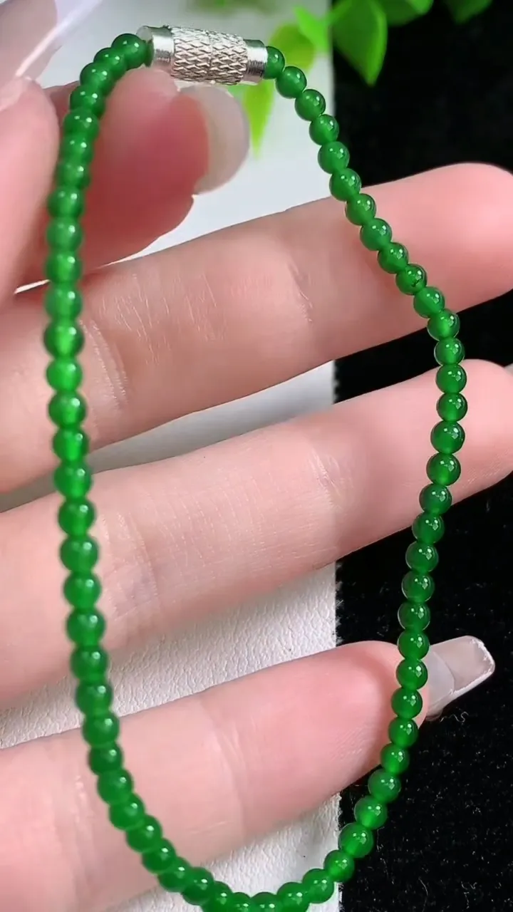 天然A货翡翠小米珠手串，尺寸3，重量:3.27g1月30日
工厂直销收藏佳品,种好水足，色泽均匀，有