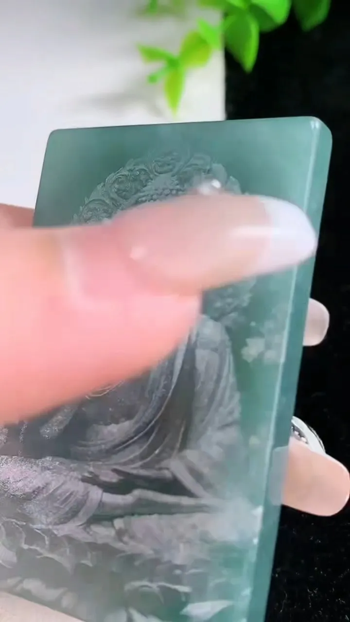 天然A货翡翠阿弥陀佛吊坠，尺寸58.3-38.2-5.2，重量:40.60g
1月30日